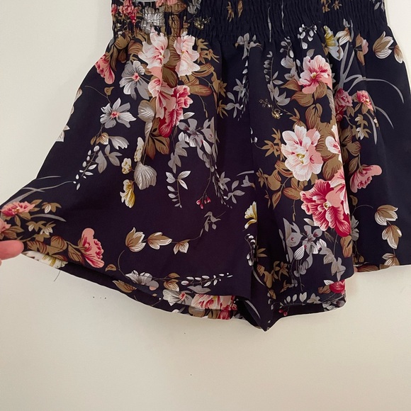 Navy floral shorts - Picture 2 of 3